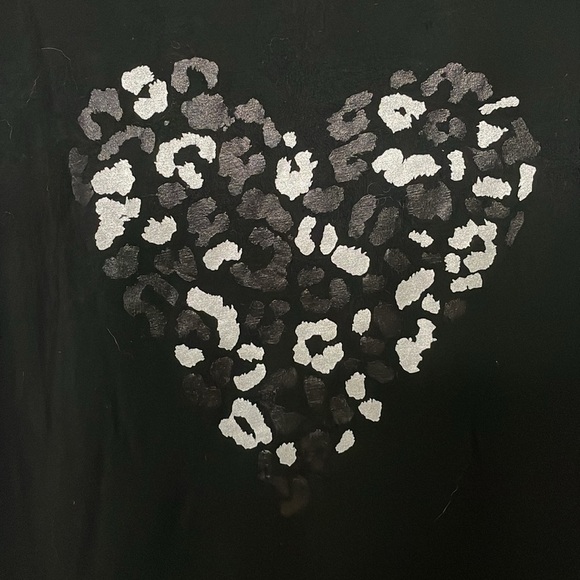 Banana Republic size medium cheetah heart black short sleeve soft stretchy shirt - Picture 2 of 5